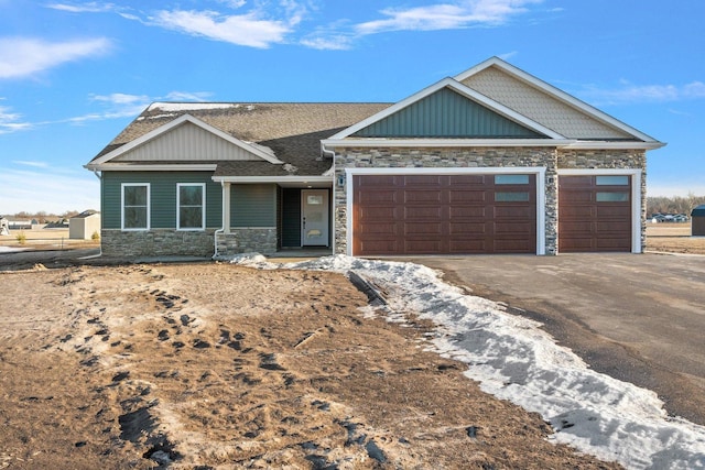 craftsman house featuring a garage