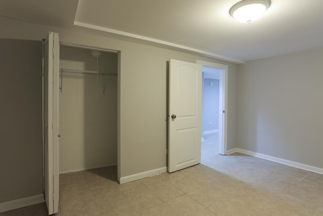 unfurnished bedroom featuring a closet