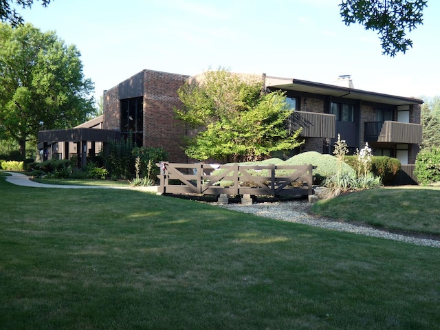 exterior space featuring a balcony