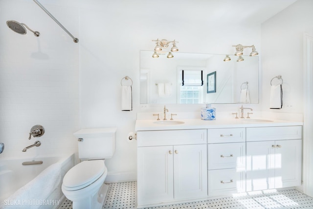 full bathroom with tiled shower / bath, vanity, and toilet