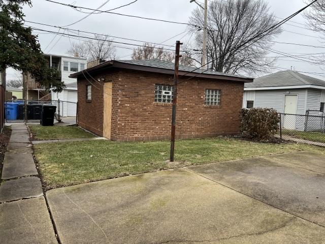 view of side of property featuring a yard