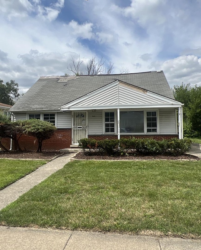 view of front of property with a front yard