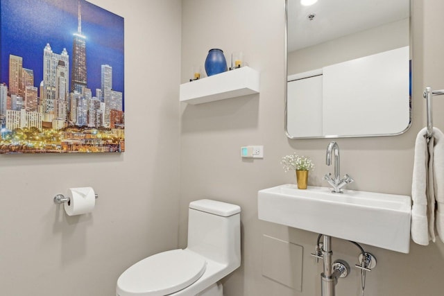 bathroom featuring toilet and sink