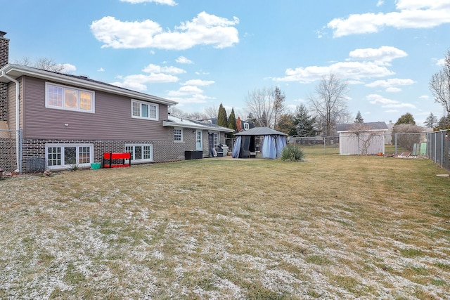 view of yard with a storage unit