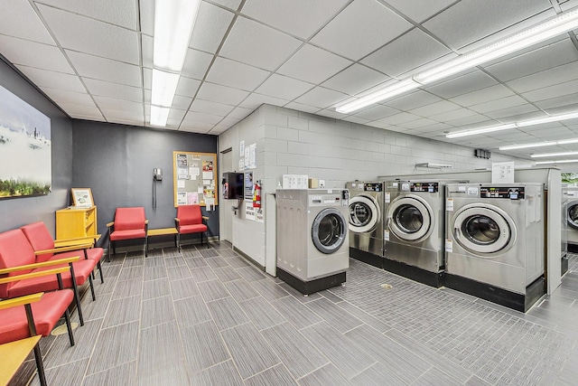 laundry area featuring washer and clothes dryer