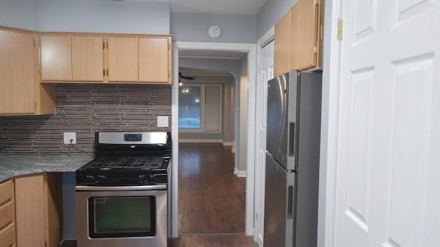 kitchen with stainless steel appliances, dark wood-type flooring, light brown cabinetry, and decorative backsplash