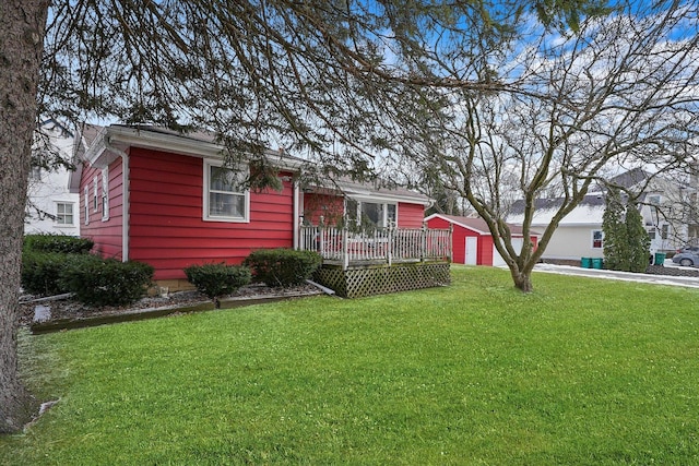 single story home with a front lawn