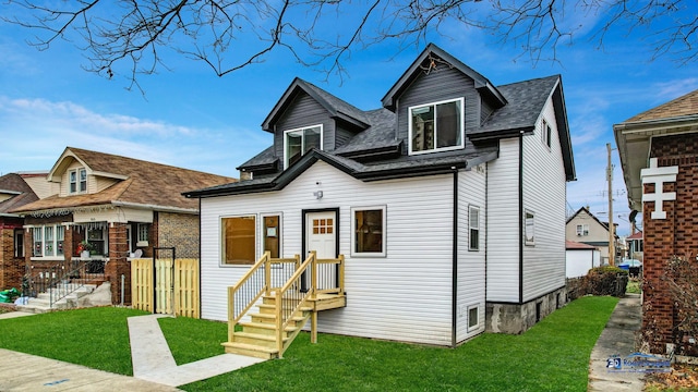 view of front of home featuring a front yard