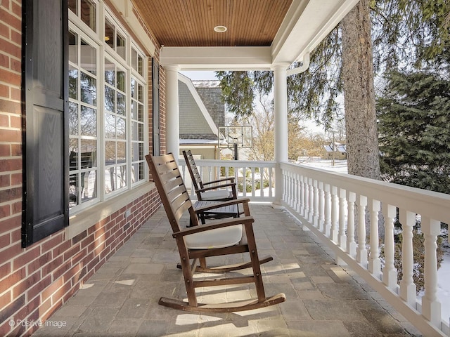 balcony featuring covered porch