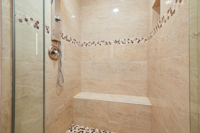 bathroom featuring tiled shower