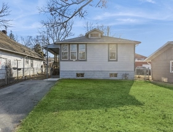 back of house featuring a lawn