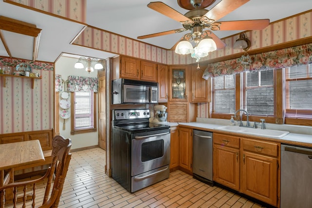 kitchen featuring sink, stainless steel appliances, and ceiling fan