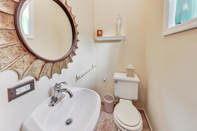 4332 N Kenmore Ave, Chicago, IL 60613 - bathroom featuring toilet and sink