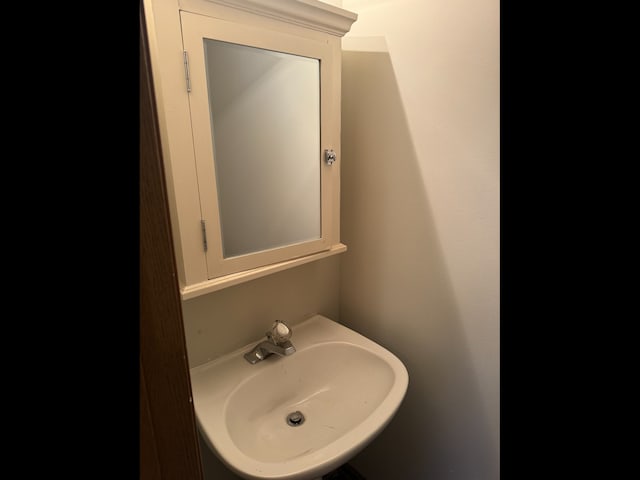 1009 Symphony Dr, Aurora, IL 60504 - bathroom featuring a sink
