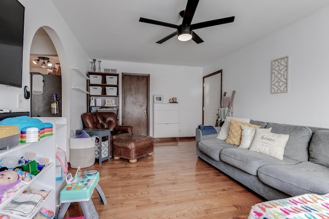 living room featuring light wood-type flooring and ceiling fan