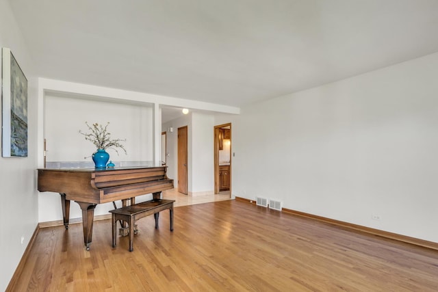 4850 N Crescent Ave, Norridge, IL 60706 - living area featuring light wood-type flooring, baseboards, and visible vents