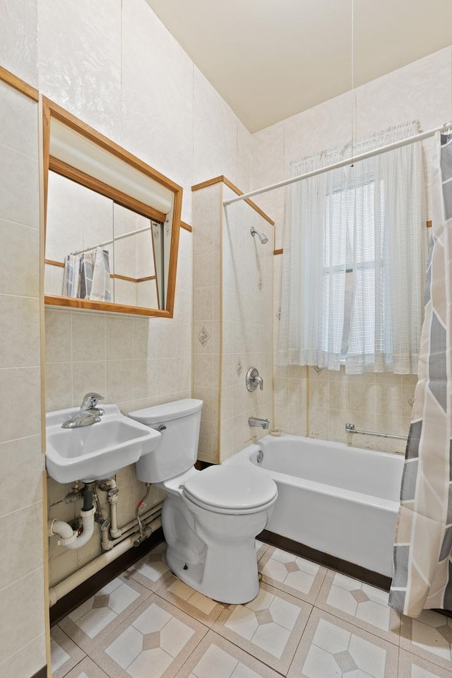 full bathroom featuring tile patterned flooring, sink, tile walls, toilet, and shower / bath combo with shower curtain