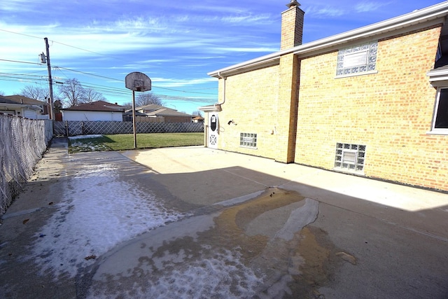 view of yard featuring a patio area