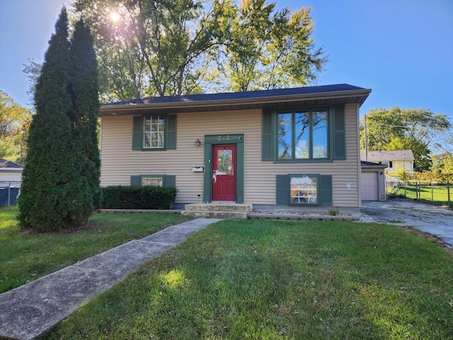 bi-level home featuring a front yard