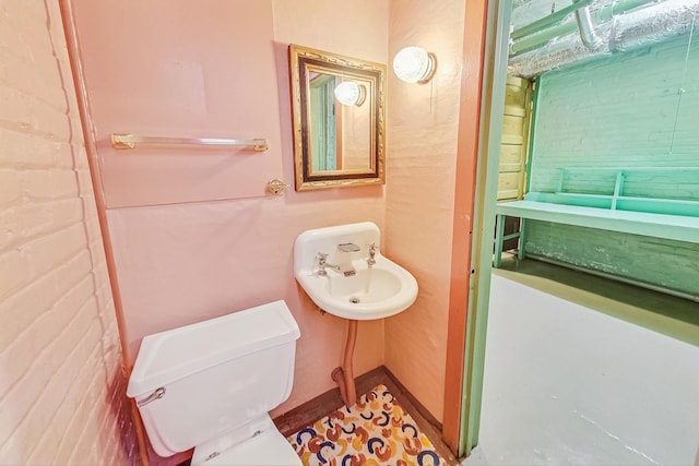 bathroom featuring sink and toilet