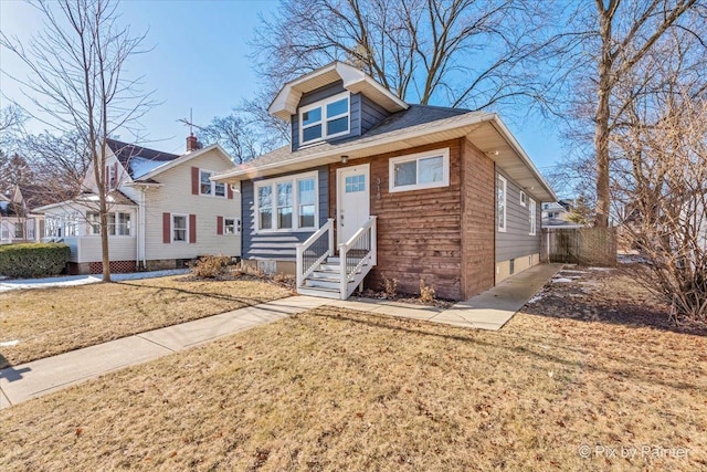 view of front of property featuring a front yard