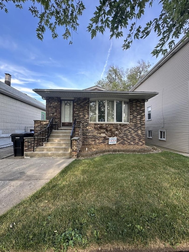 view of front of house with a front lawn