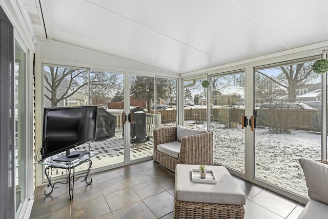 sunroom with vaulted ceiling