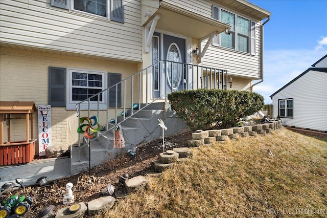 entrance to property featuring a yard