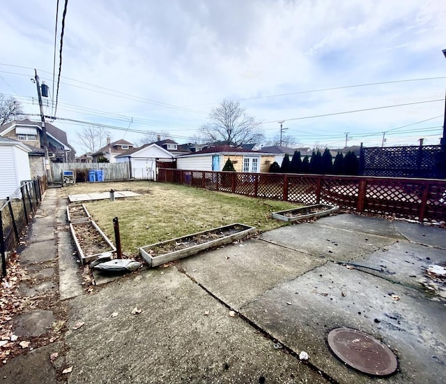 view of yard featuring a patio