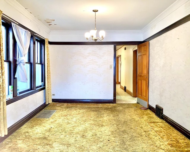 empty room with crown molding and an inviting chandelier