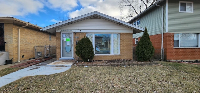 view of front facade with a front yard