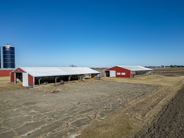 exterior space featuring driveway