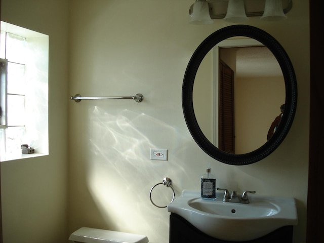 bathroom featuring sink