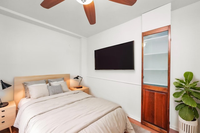 bedroom featuring ceiling fan