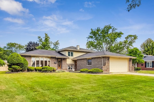 view of front of house featuring a garage and a front yard