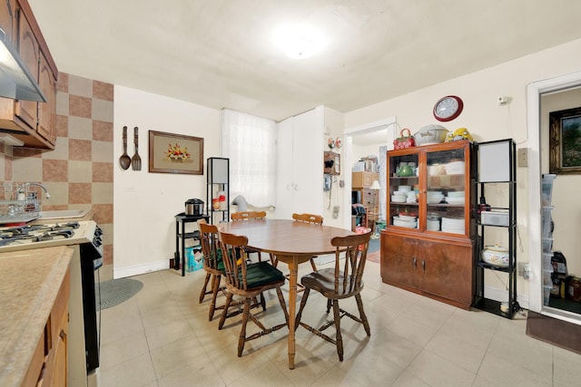 dining area featuring sink