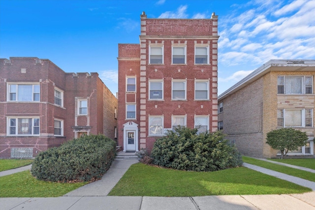 multi unit property featuring a front lawn