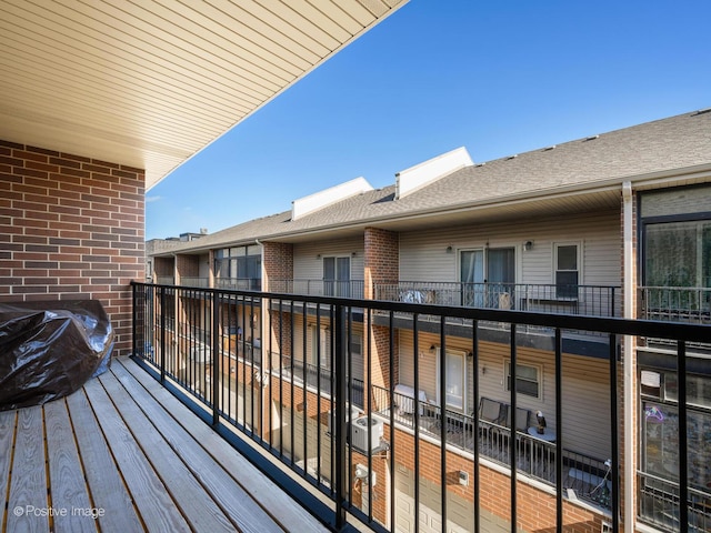 balcony featuring a grill