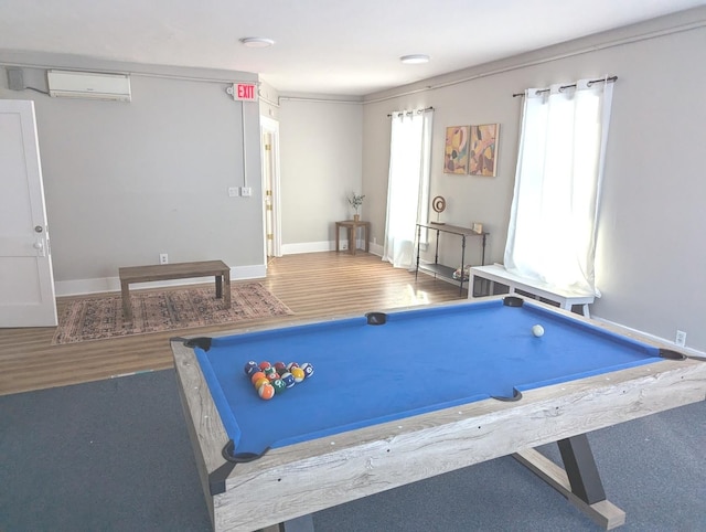 playroom featuring hardwood / wood-style flooring, pool table, ornamental molding, and a wall mounted AC