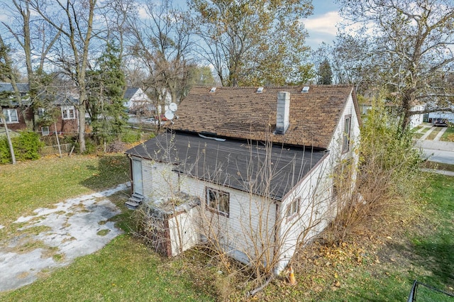 view of outdoor structure featuring a lawn