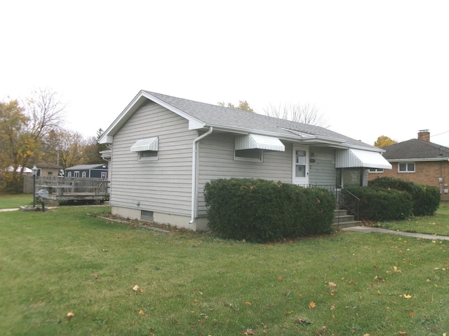 view of front of home featuring a front lawn