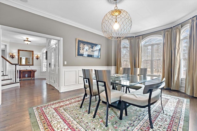 dining area featuring crown molding, dark hardwood / wood-style flooring, and an inviting chandelier