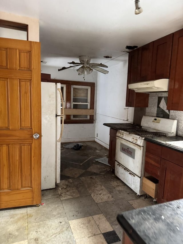 kitchen with white appliances, decorative backsplash, and ceiling fan