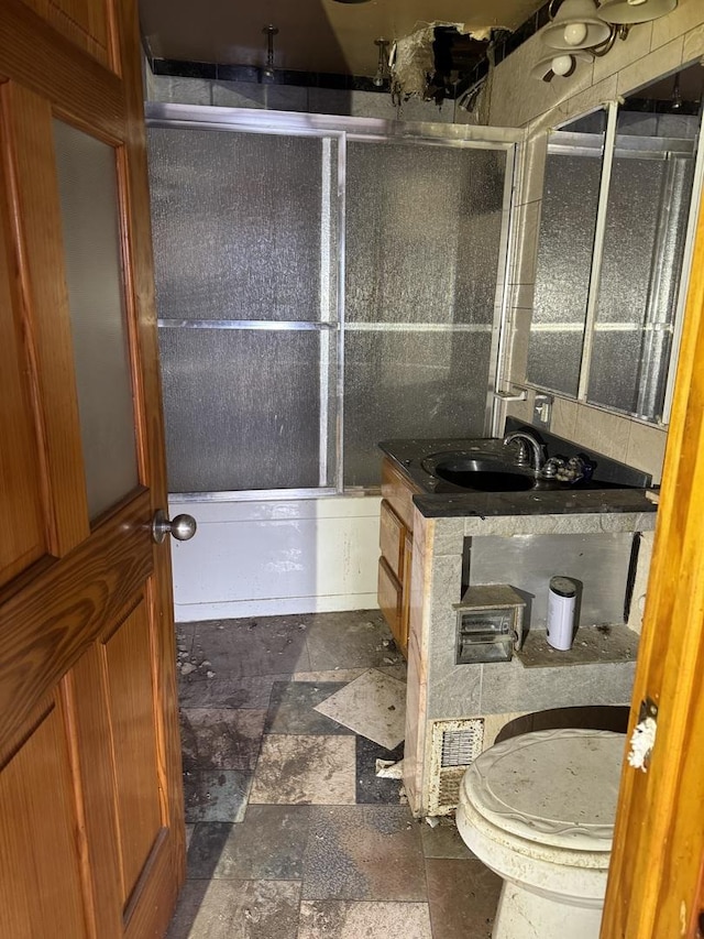 bathroom with vanity and enclosed tub / shower combo