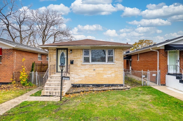 view of front of property featuring a front yard