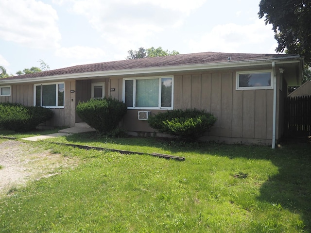 single story home with a front yard