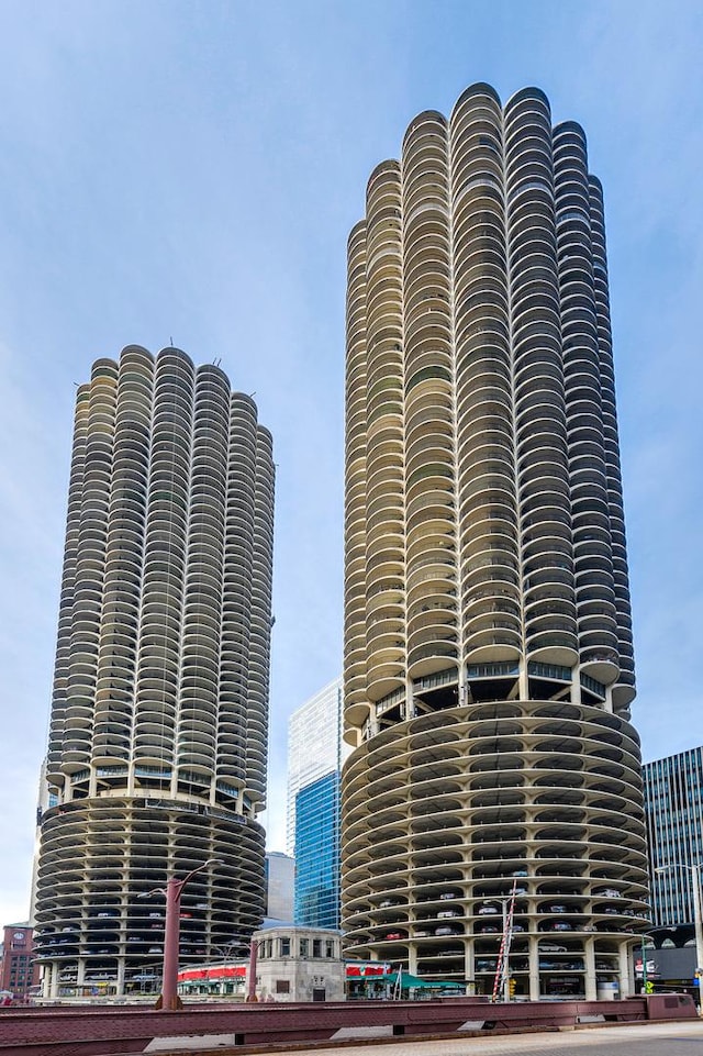 300 N State St Unit 5705, Chicago, IL 60654 - view of building exterior