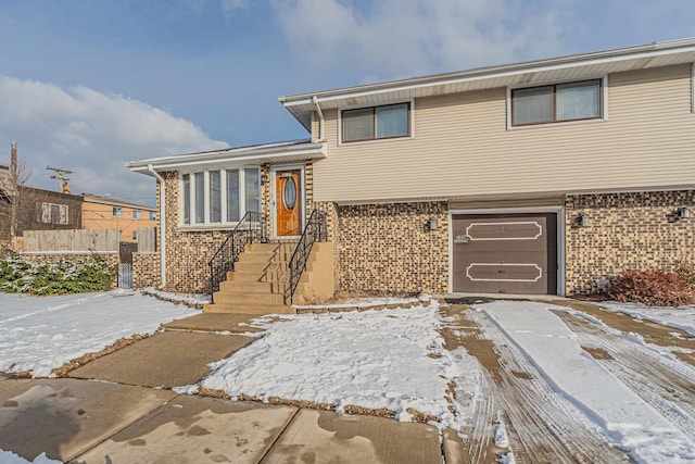 view of front of property featuring a garage