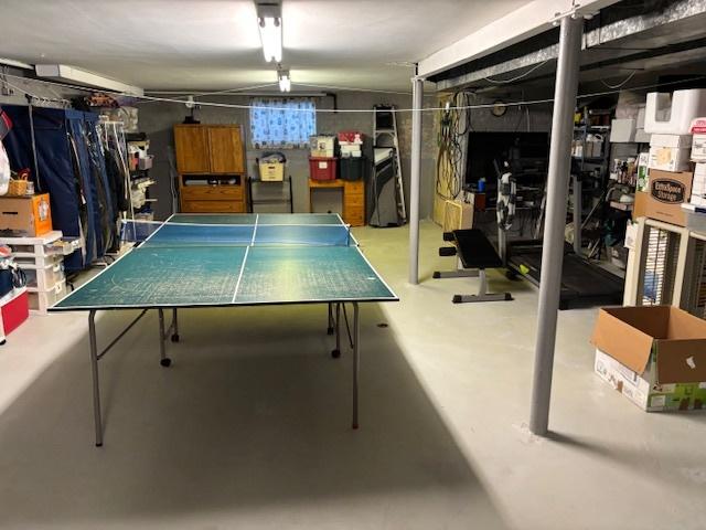 game room featuring concrete floors