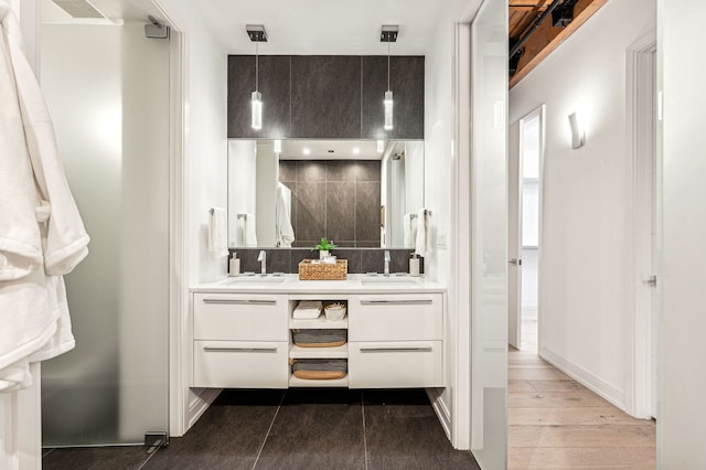 bathroom with vanity and decorative backsplash